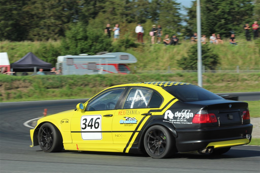 Konkurrenterne fik ikke lov til at se ret meget andet end bagenden af Nick Stentveds gule og sorte Division 3 BMW. Men han blev presset af Michael Terkildsen.
(Foto: JJ Media)